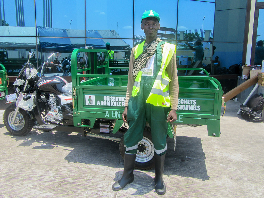 Gret_ONG's tweet photo. Afin de répondre au défi de la collecte des #déchets à #Brazzaville🇨🇬, le Gret & @AFD_France ont accompagné les acteurs #informels de pré-collecte vers leur autonomisation & leur reconnaissance.
▶️Découvrez le quotidien des OPC & le projet dans ce webdoc🔽
https://t.co/OEXG5dmWdz https://t.co/zWyfrgiDeY