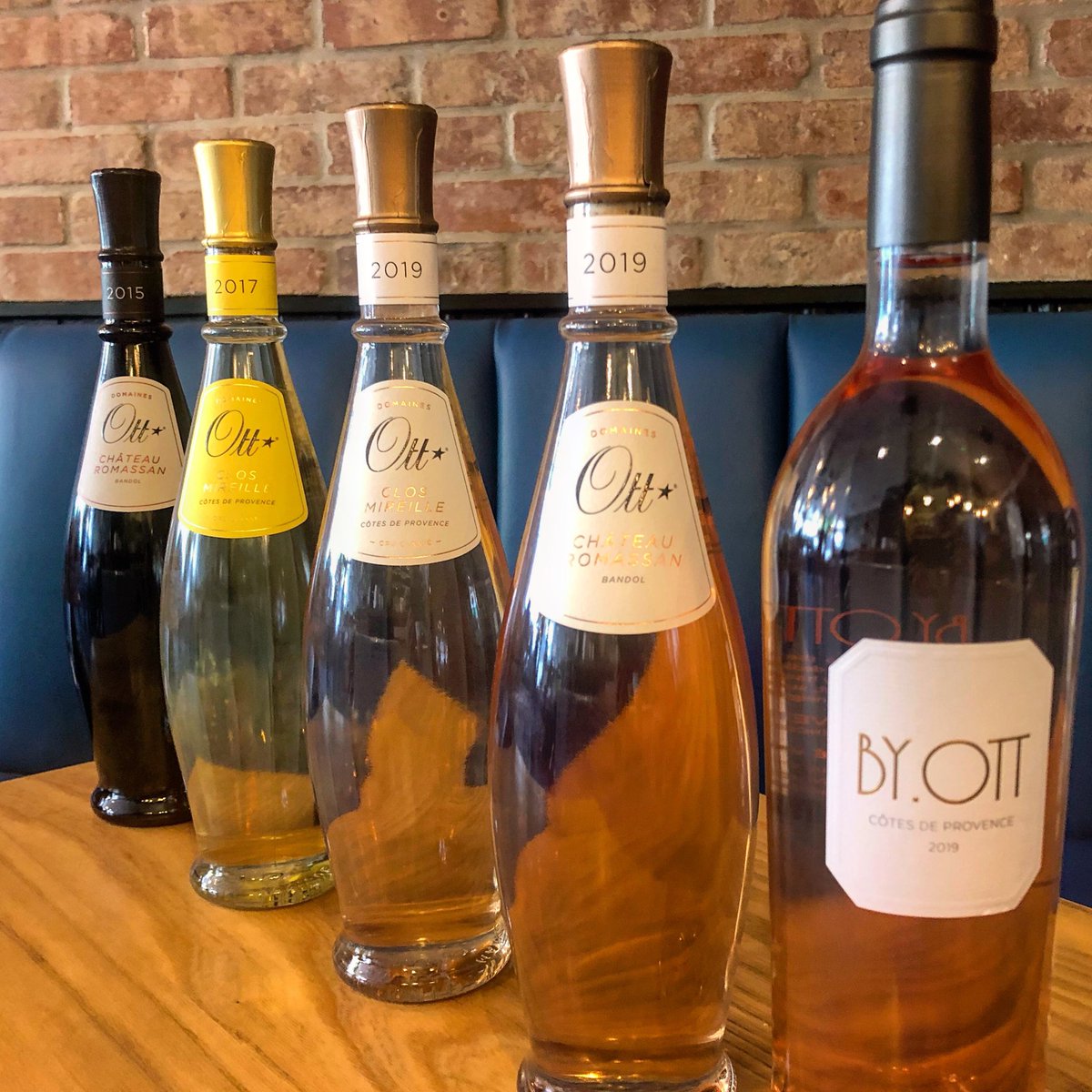 TVsAndyClarke's tweet photo. It's a scorcher!💖So why not join @freddy_bird & I cooking bouillabaisse & chatting Provence rosé to add sunshine to your day?☀️Find us @ 7pm on #instagramlive celebrating Domaines Ott wine.🙌🏻#domainesott #wine #provencewine #provencerose #foodandwinematching #rosé #promotion https://t.co/iR2GTftlb0