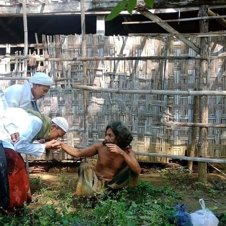 Lalu apa definisi mu tentang Guru?
Seorang yang berdiri di depan kelas?
Atau seorang yg jadi tauladan?