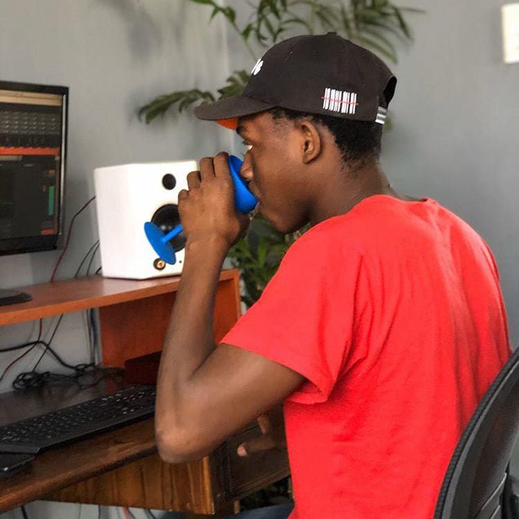 iam_dj_kmg's tweet photo. DM for Recording and Mixing &amp; Mastering services 😁💜 https://t.co/Uj7iGj1u7K