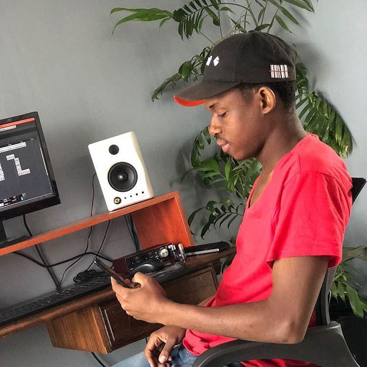 iam_dj_kmg's tweet photo. DM for Recording and Mixing &amp; Mastering services 😁💜 https://t.co/Uj7iGj1u7K