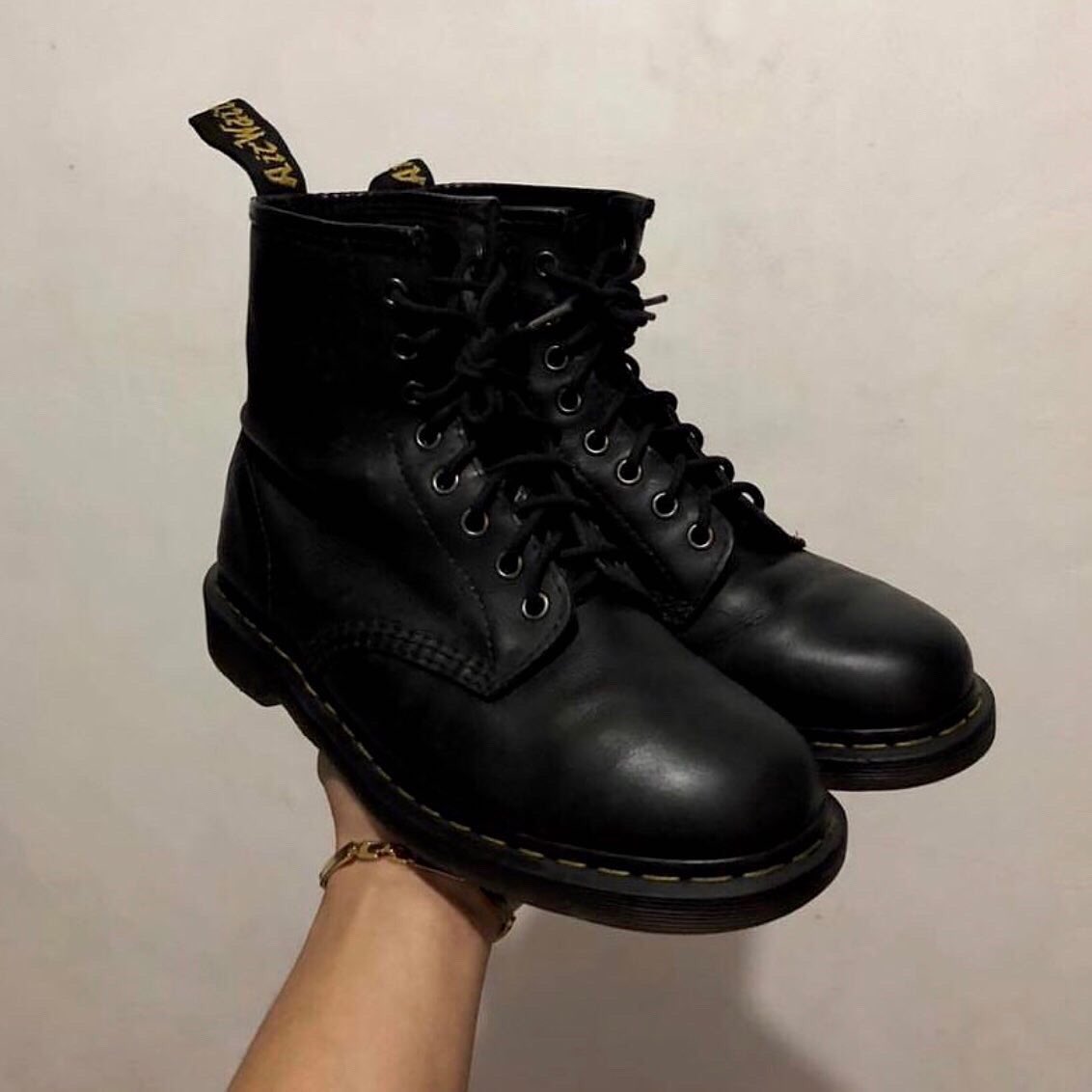 ymshoecleaning's tweet photo. It always seems impossible until it is done. 
Repaint? Just a Deep Cleaning and Leather Treatment  from team YM.

#DrMartens
#BeatersToBrandNew https://t.co/vX4iQsGRlA