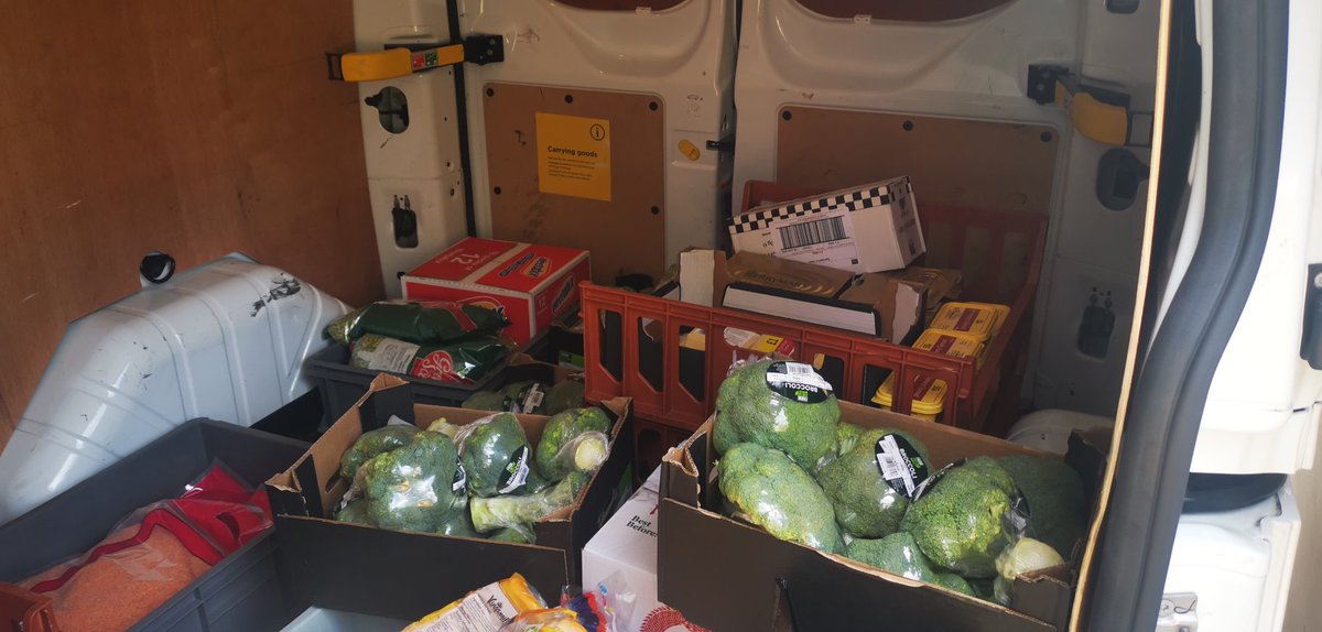 eastendflatpac1's tweet photo. We have delivered over 1000 soup parcels to primary schools in Glasgow, and again this would not be possible without the amazing support of @ArnoldClark ππ» It's true what they say, that not a superheroes wear capes! You guys have been amazing! #ArnoldClark #FlatPackMeals https://t.co/FHjv5zUYsN