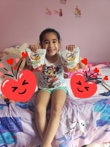chicacasada43's tweet photo. With veggie nutrition baked in, NEW #GoldfishVeggieCrackers are a playful, tasty snack you can feel good about giving your kids! Learn more and pick your favorite flavor! #ad https://t.co/CEXu2B4XRZ https://t.co/aursIWlxmb