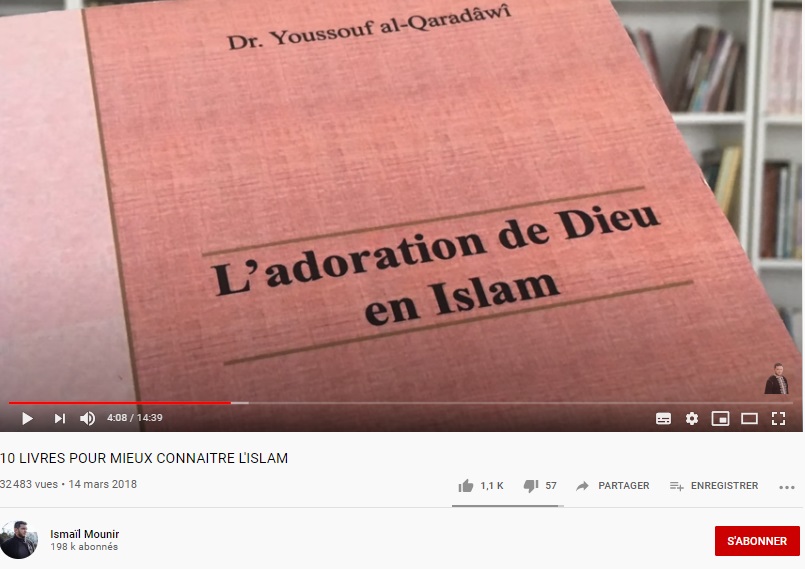 Ici, Ismael Mounir, qui se présente comme imam républicain et moderne fait la promotion d'al Qaradawi dans les ouvrages de référence pour connaitre l'Islam : 198 000 abonnés sur YouTube