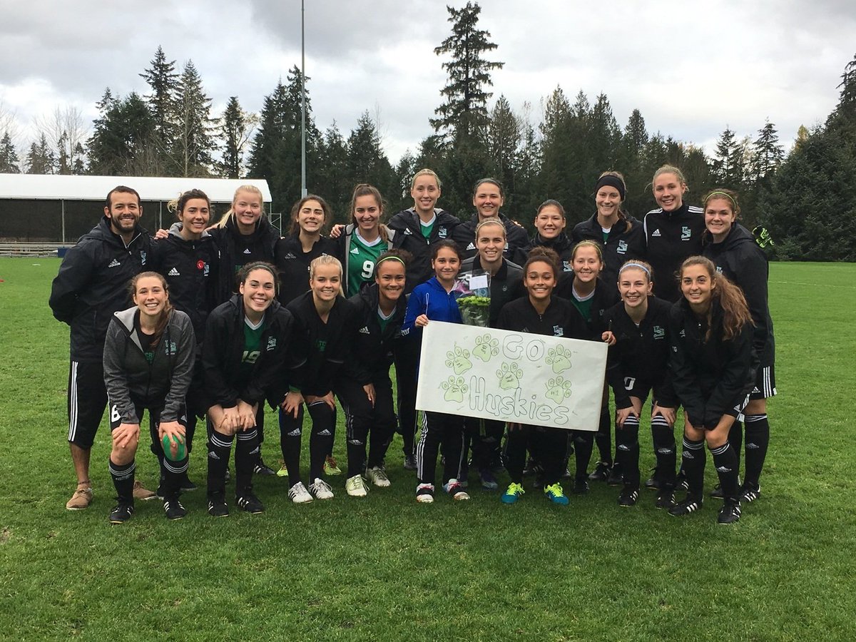 HuskieWSOC's tweet photo. Throwback to 2016 and the year we qualified to @USPORTSca Nationals for the 1st time in Program History πβ½οΈπ₯ #Acadia2016 #coasttocoast #1stNationalsAppearance #Huskiepride https://t.co/KXeehVM2Rh