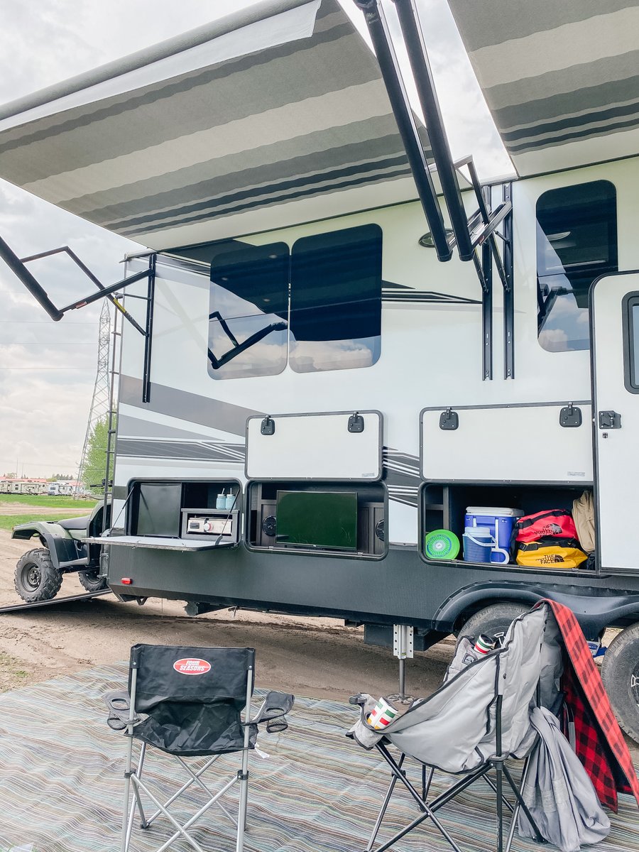 Everything you need under two awnings! 
This 376THS has an outdoor kitchen, TV, and tons of storage! With room for your quad, this 5th wheel has ever amenity you'd ever need. 
Take a 360 tour: loom.ly/LoHGrb4
Thanks to @virdenrec for the Honda quad!