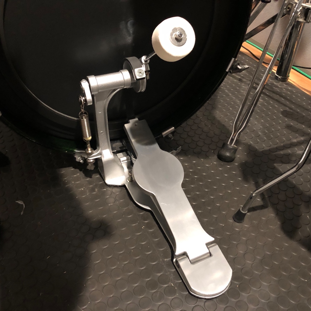 Our SONOR DRUMS Jojo Mayer / Nerve Perfect Balance Pedal arrived. This thing makes single kick pedal technique a whole lot easier!  Anyone else using one?
.
.
.
.
#PerfectBalancePedal #drumpractice #druminstagram #drumming #drumset #drums #drumlife @Foothillnews <a href="/modern_drummer/">Modern Drummer</a>
