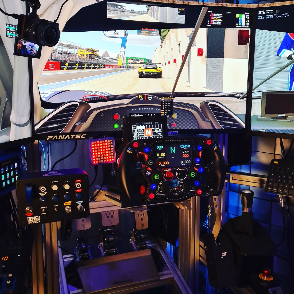 twitch.tv/densu83 
JETZT LIVE 
schau mal vorbei 
.