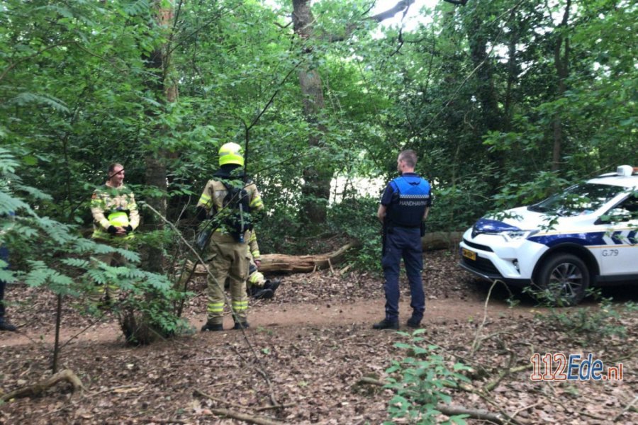 Gedumpt afval aangetroffen bij hotel De Werelt in #Lunteren. 112Ede.