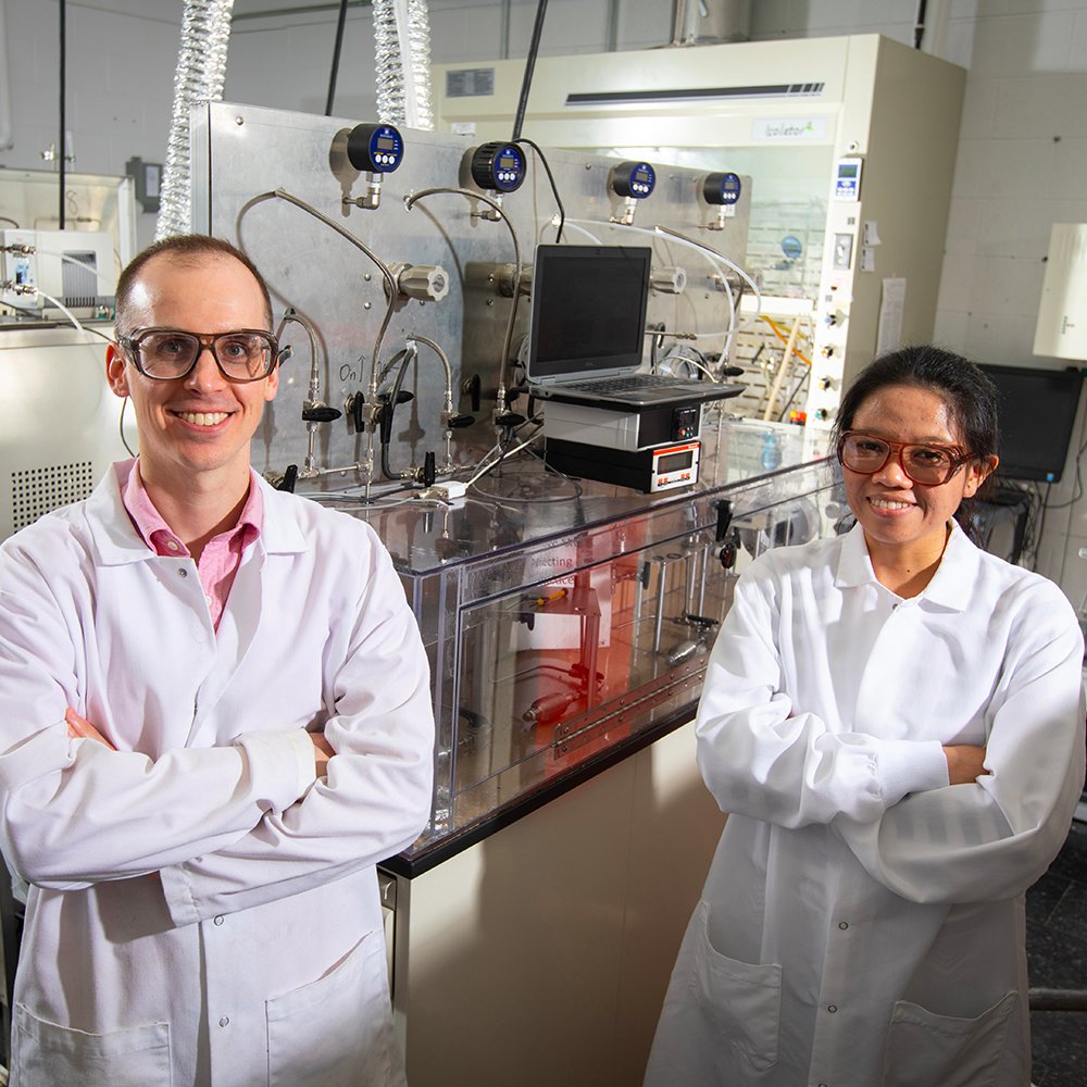 UBScience's tweet photo. UB chemists have made tiny, self-assembling traps that capture #PFAS — dangerous pollutants that have contaminated drinking #water supplies worldwide. ⚛️⚗️🔬 Exciting work by @cooklab_ub, @cressaria, @UBAgaLab, @mg_guardian. https://t.co/j3zj3bylyE https://t.co/DOPJCb5bvv