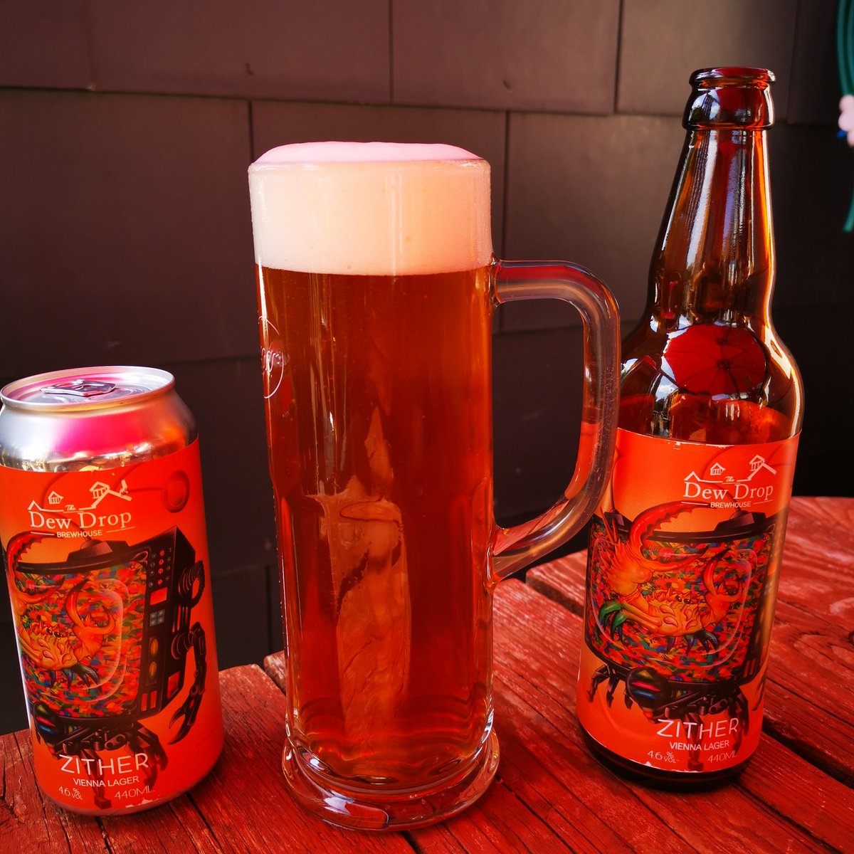 Cans are cool but bottles rule! Bottled vienna lager! As it tastes down that southern germany direction and if not on tap I prefer the bottle. So until the pubs open again. Cheers <a href="/BrewingDew/">Dew Drop Brewhouse</a> @Hartes_Kildare. <a href="/MaltcrackerInn/">Kellie Dawson</a>