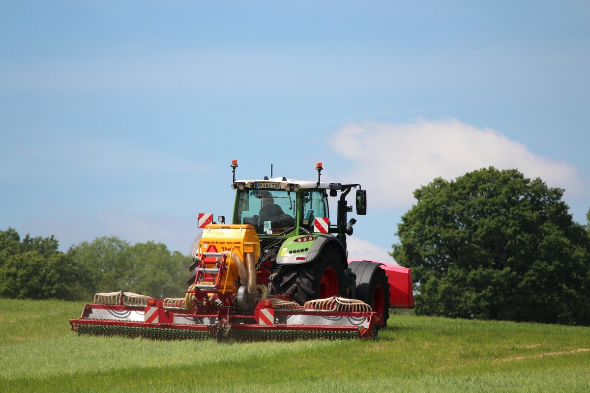 VredoDodewaard's tweet photo. #Vredo #stripes spotted in the field. Made by the Agri Twin, double-disc principle, 7.5 cm row distance, high capacity and sublime germination rate #overseeder #overseeding #pasture #milk #qualitysilage #greenland #strongfields #drought2020 https://t.co/ZdbZ9NM6Lp https://t.co/pBADmQ5vgj
