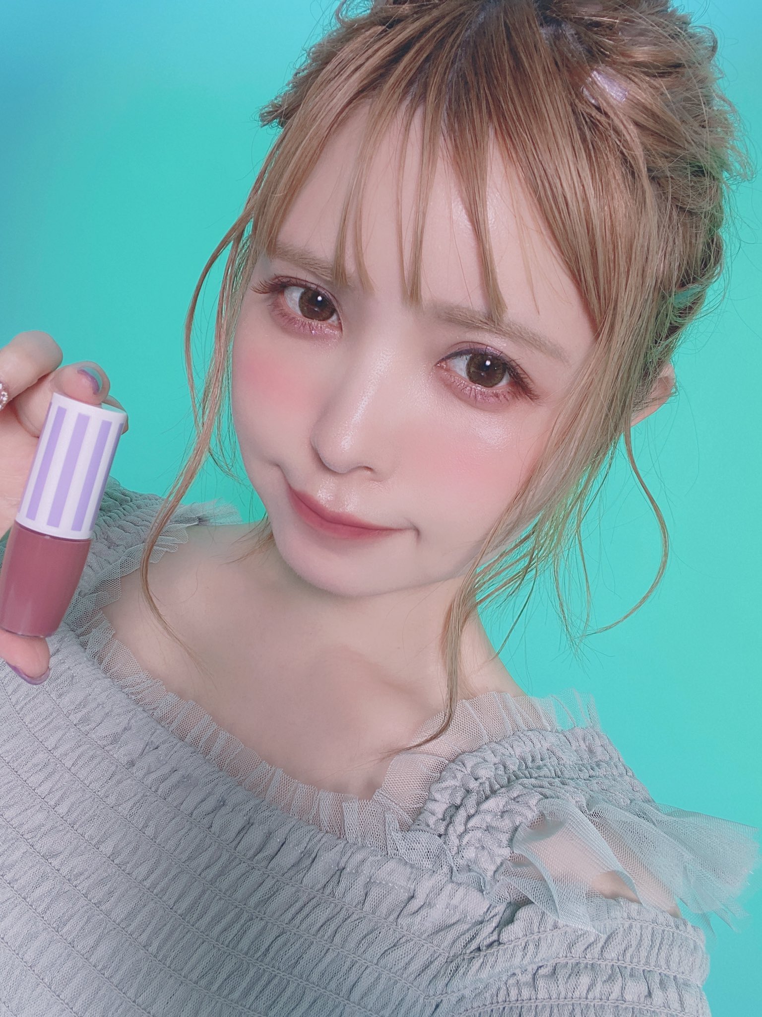 キャンディドール 美少女　画像 Candydoll限定リップ。日常的に使える万能色。モーヴィピンク。 Candydollのスフレリップはふわふわマットなのに皮むけしにくくて優秀🦋  飲んだり食べたりしても落ちにくい🥰 ケアグロスの黒ラメは、夕方の皮むけをリセットできる ...