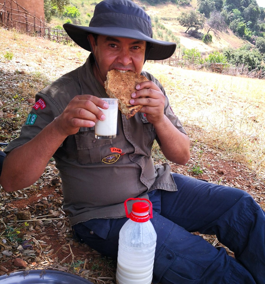 "اللبن البارد والخبز السخون"
 الأكلة الأكثر شعبية في الارياف في هذه الأوقات الحارة.