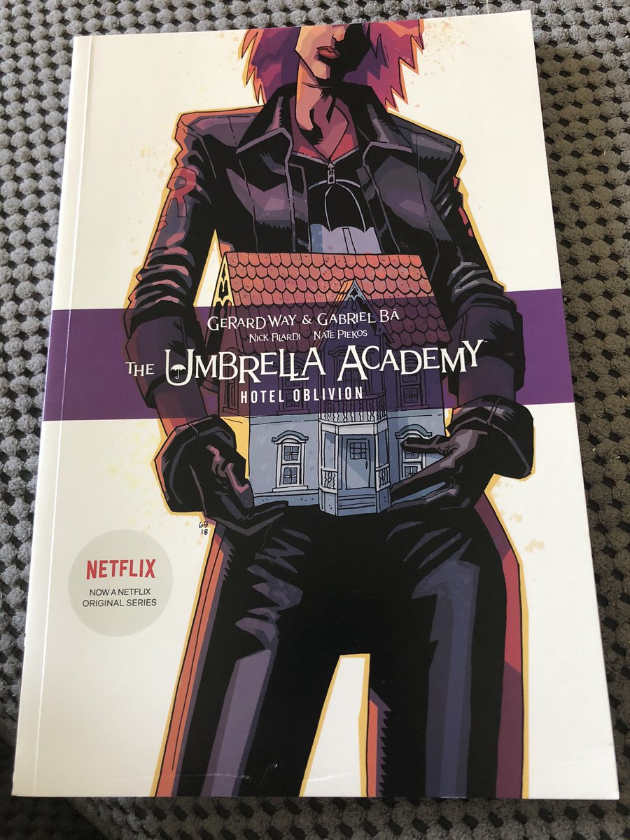 BbgWrites's tweet photo. That’s this evening’s reading sorted! I’m so excited, these graphic novels are AMAZING! #writer #reader #TheUmbrellaAcademy https://t.co/iPuewNiGUg