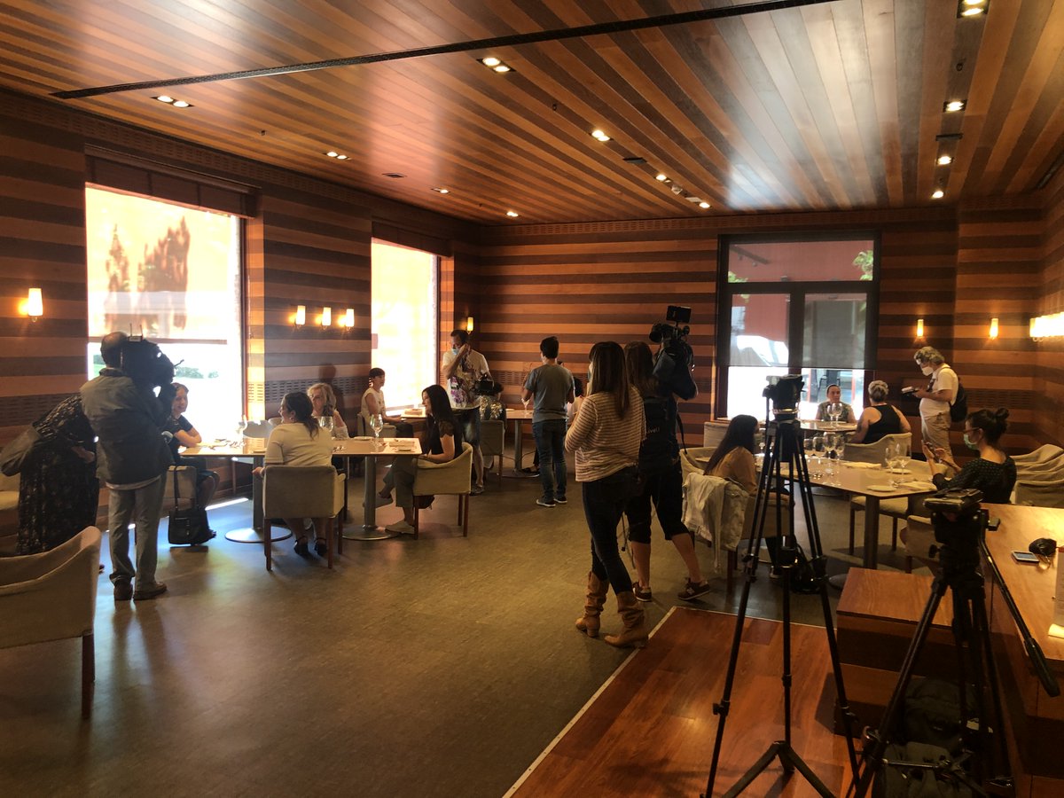 TweetsRos's tweet photo. El restaurante @Aizian_rest reabre sus puertas, y para celebrarlo, hemos organizado una comida para todos los sanitarios de Basurto y Santa Marina como agradecimiento a su trabajo. Gracias a todos por estar ahí y por aceptar nuestra invitación. https://t.co/cj9MEZjytL