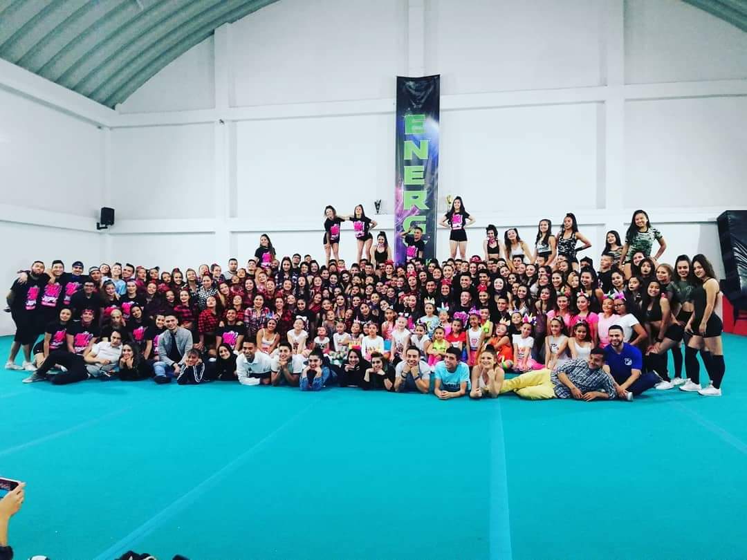 Leofonsek1's tweet photo. Mis hermosos hijos #NATIONALPOWERCHEER #THEPURPLEFAMILY 💜💜💜💜💜 https://t.co/jbnGsODlgR