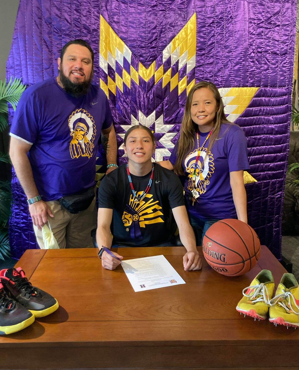 ndnsports's tweet photo. Congrats to Ruben Littlehead Jr. (Navajo/Cheyenne), out of Lawrence HS in Kansas, who signed his letter of intent to play basketball and run cross country for Haskell Indian Nations University.
#NativePreps #Navajo #NorthernCheyenne #HINU #OnwardHaskell #HaskellStrong https://t.co/NaXLdgWuTU