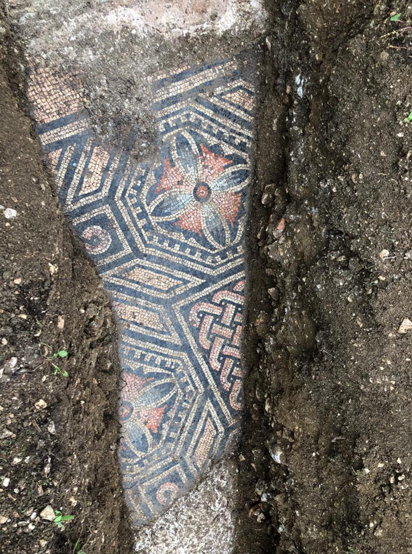 pristine ancient roman mosaic floor discovered underneath an italian vineyard near verona designboom.com/art/ancient-ro…