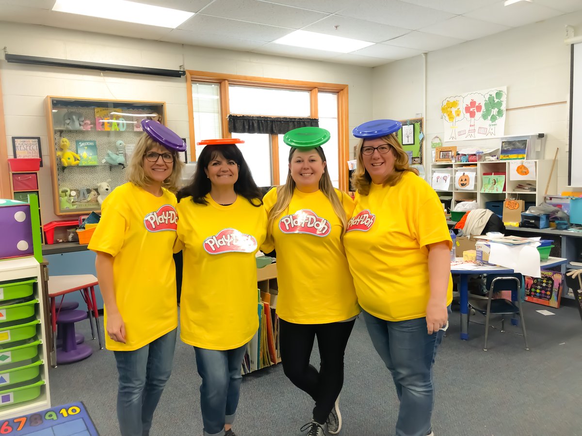 D59Brentwood's tweet photo. Today marks the end of an era as Brentwood celebrates the amazing career of Mrs. Melaniphy. As a beloved kindergarten teacher, she has helped raise a generation! We love her and will miss her! Please join us in wishing Mrs. Melaniphy a wonderful retirement! @KasiaM44 @CCSD59 https://t.co/EwM0ul2PRg