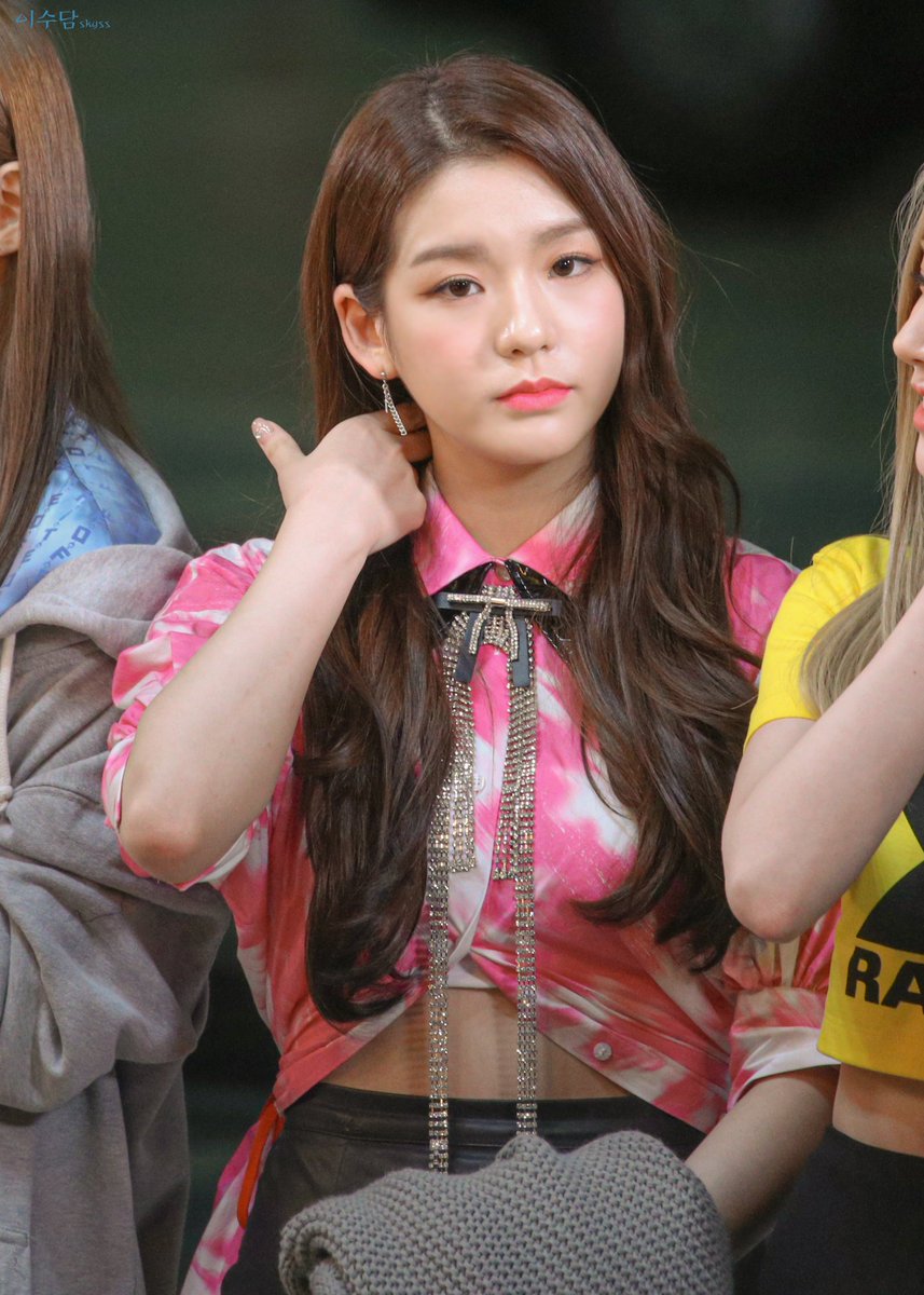 skyssoodam1109's tweet image. 200527 쇼챔 퇴근

#이수담 #수담 #SOODAM 
#시크릿넘버 #SECRETNUMBER #WhoDis 
@5ecretNumber