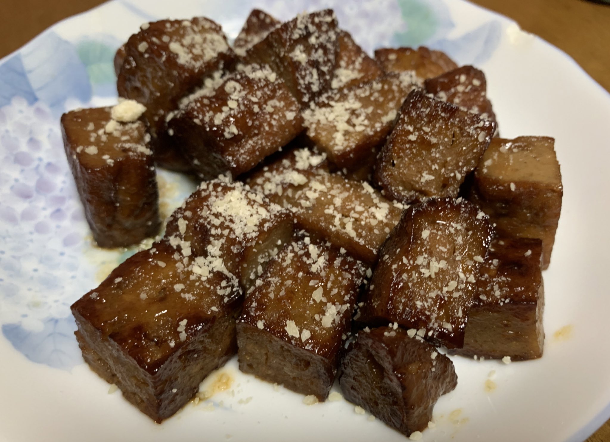 俺の一品 マルシンハンバーグを おつまみ風 にアレンジしてみたよ みりんと醤油でカリカリに焼いて 粉チーズをかけると ジューシーまろやか美味しいよ T Co Igawhh8sqp Twitter