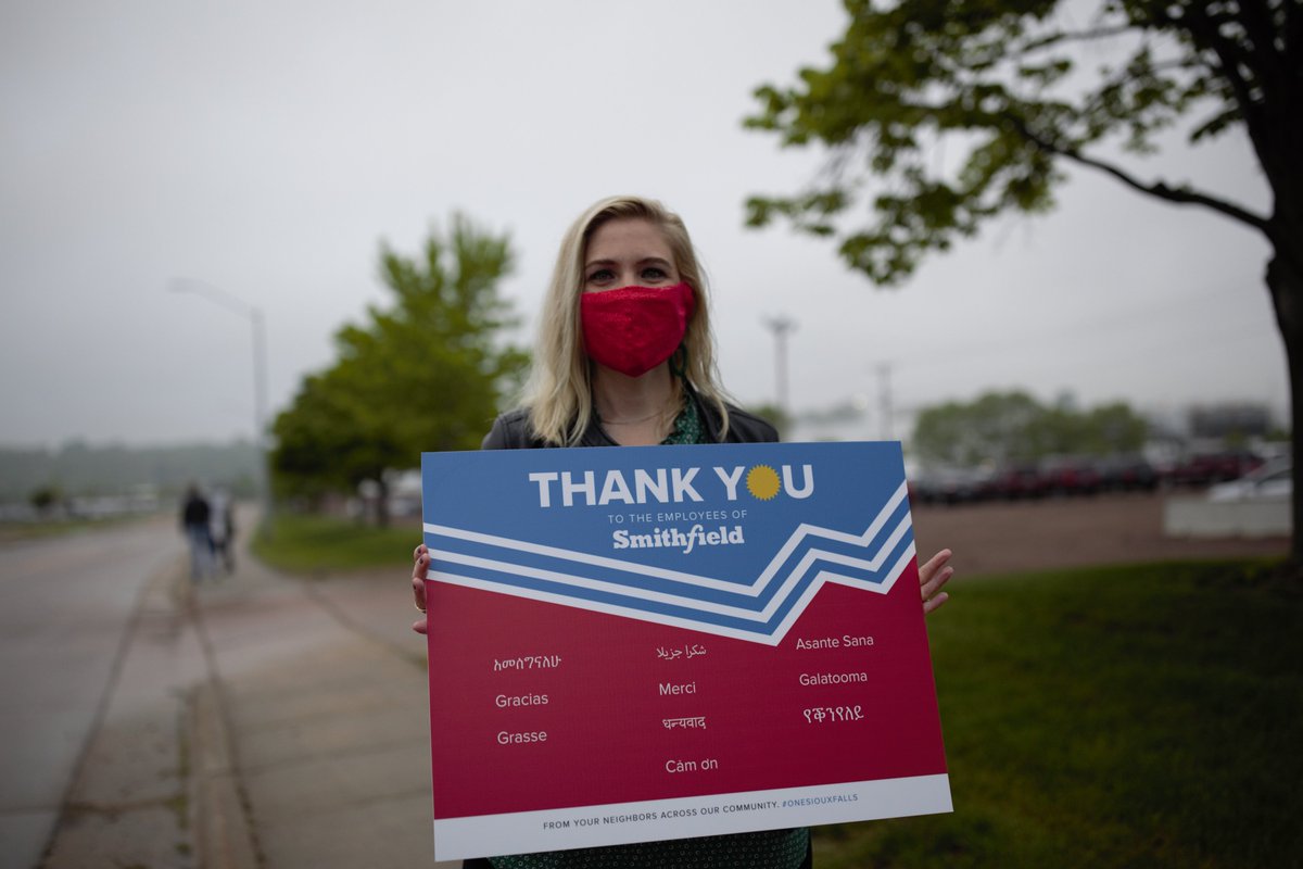SmithfieldFoods's tweet photo. To our Smithfield team members, our gratitude knows no bounds. Your relentless spirit, hard work and dedication is keeping food on tables. Thank you for all you do. #ThankAFoodWorker https://t.co/OdHCEJ6Pan