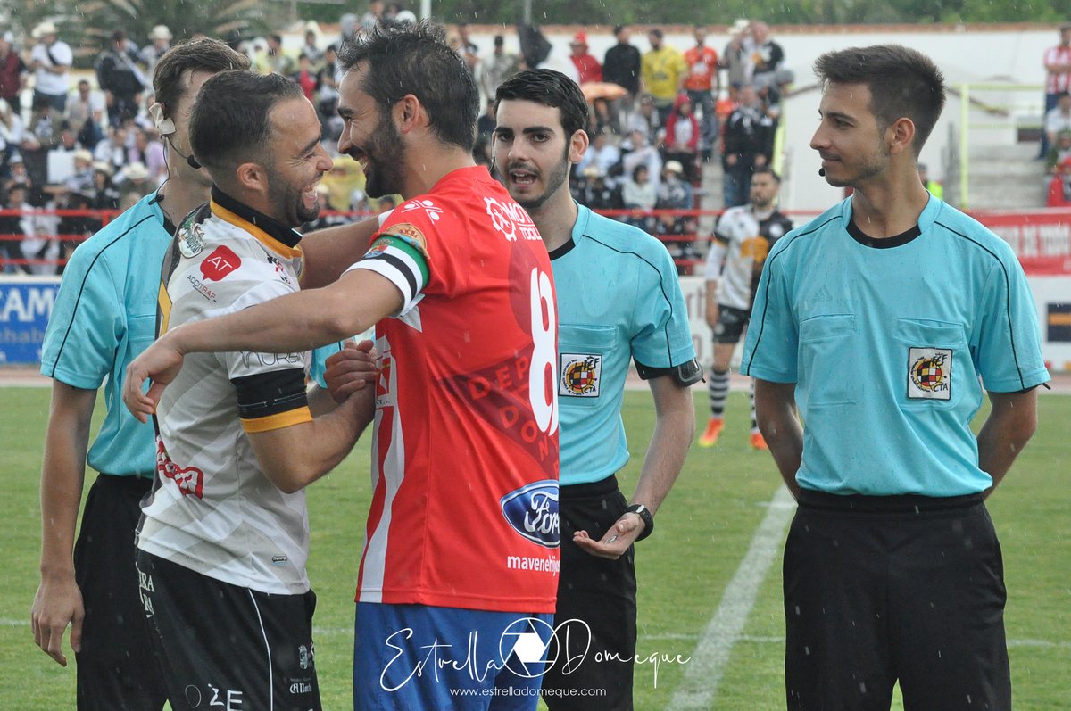EstrellaDomeque's tweet photo. 📂📸 | 27.05.2018 · Ascenso del @Cddonbenito1928 a Segunda División B

#fotografía #Fútbol #SegundaB 

https://t.co/ChfHD3kn1J https://t.co/zyLJdin6Jy