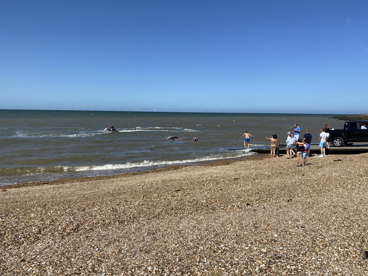 CharloCornell's tweet image. Going, going, gone.... bet they wishes they’d stayed home. #whitstable