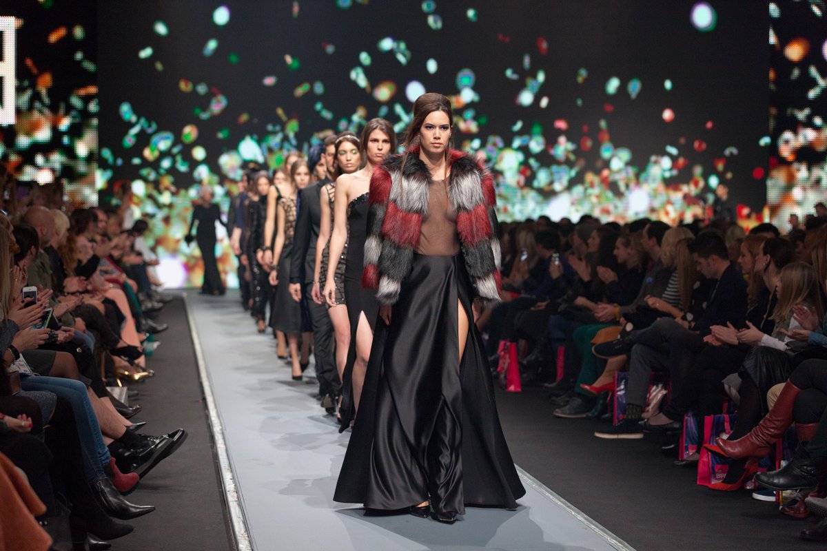 With COVID-19’s economic showdown, the 
fashion world has time to rethink about fashion cycles. Read More: bit.ly/2M2Sy5M 
#Fashion #FashionCycle #Amiri #Zara