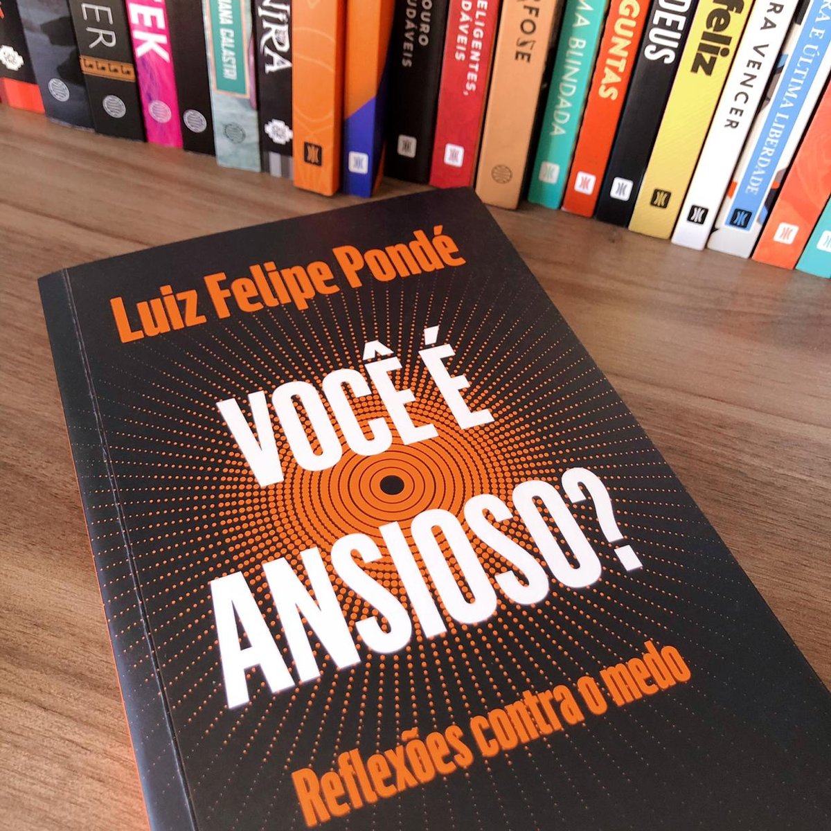 PlanetaLivrosBR's tweet photo. "A ansiedade se relaciona diretamente com a busca de felicidade, de sucesso e de progresso."

Conheça o lançamento de Luiz Felipe Pondé 'Você é ansioso?': https://t.co/tPHvscq08L
⠀
#ansiedade #Ponde #Keepreadingencasa #Keepreadingemcasa #Leiaemcasa https://t.co/LDoZtoc0Vc