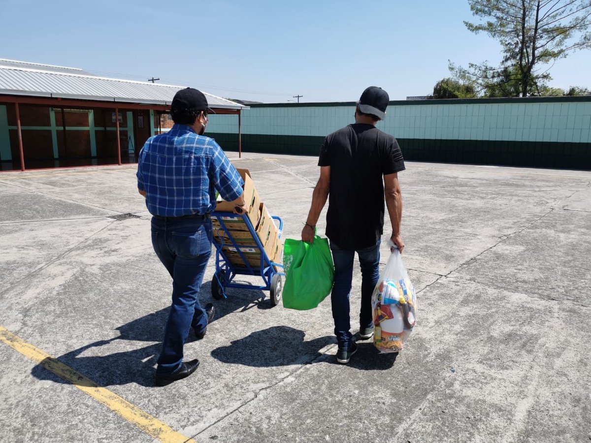 SIMNWorldwide's tweet photo. La ayuda por parte del centro Scalabriniano Casa del Migrante de Guatemala no se detiene :) Casa del Migrante #scalabrinians #SIMN #migrants #refugees https://t.co/vAgmc6euy9
