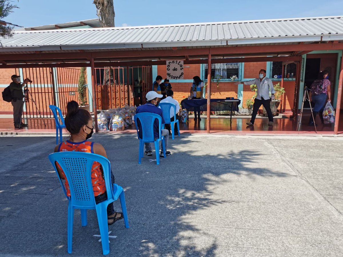SIMNWorldwide's tweet photo. La ayuda por parte del centro Scalabriniano Casa del Migrante de Guatemala no se detiene :) Casa del Migrante #scalabrinians #SIMN #migrants #refugees https://t.co/vAgmc6euy9