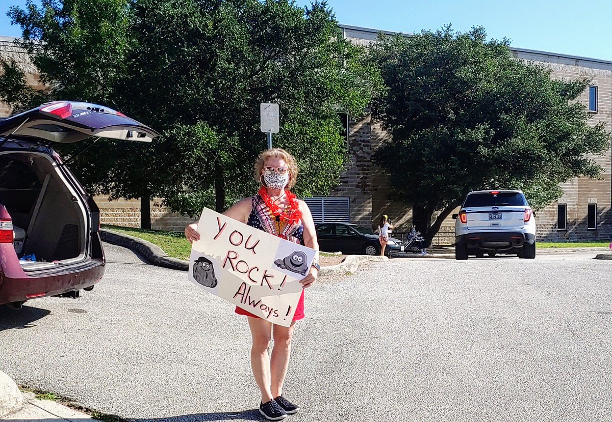 elar_gt's tweet photo. What a wonderful way to say good-bye to all our Bulldogs at the Drive-Through Celebration!  @bushneisd @NEISD https://t.co/hxLoVbSiNg