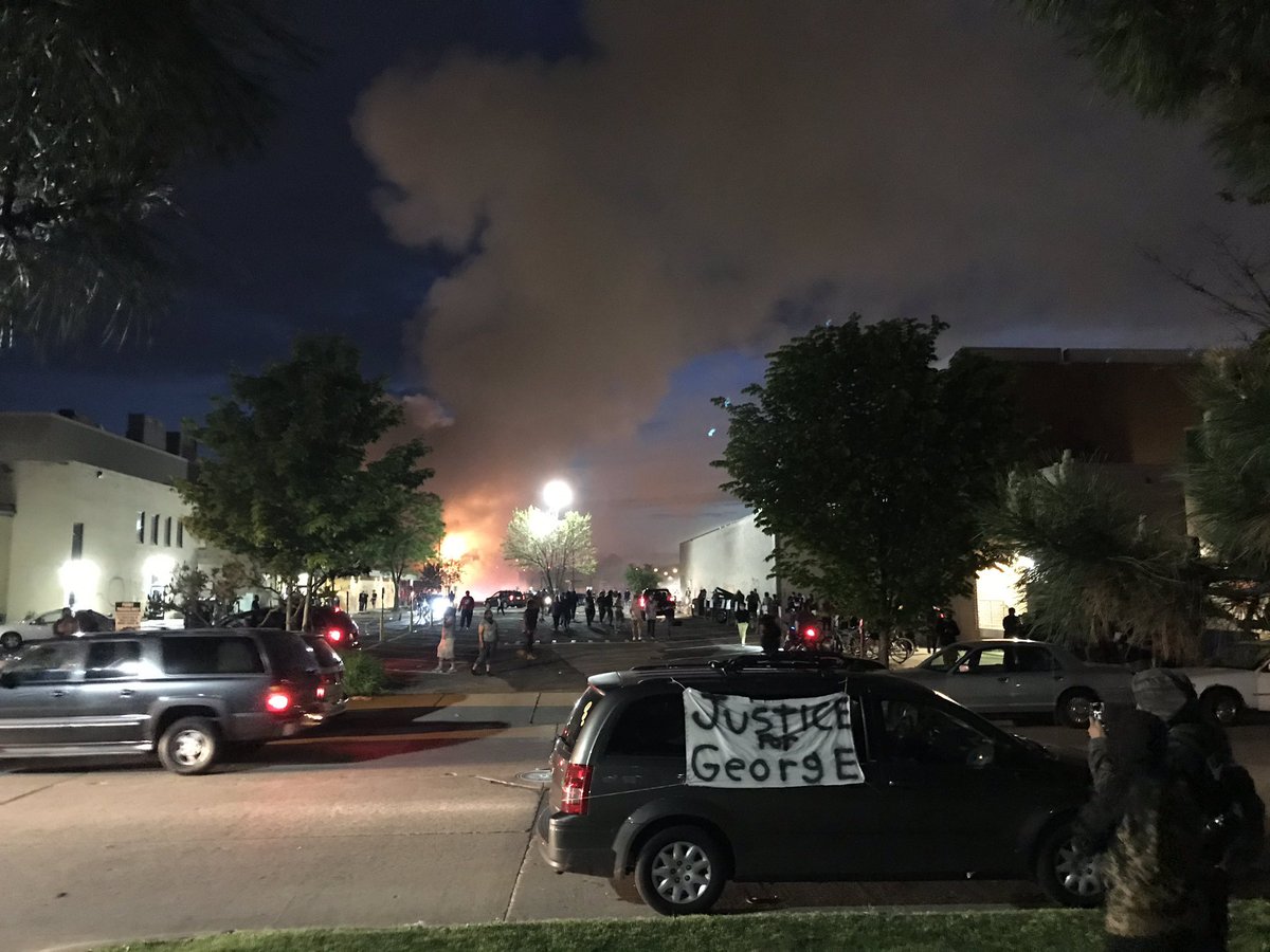 RealCandaceO's tweet photo. The black community is playing checkers while the mainstream media is playing chess. 
Our youth will be imprisoned. 
Our neighborhoods will be destroyed. 
Our inability to think through emotional tragedies is our biggest curse, and the Democrat Party’s biggest blessing. https://t.co/ncPAPq5Ajj