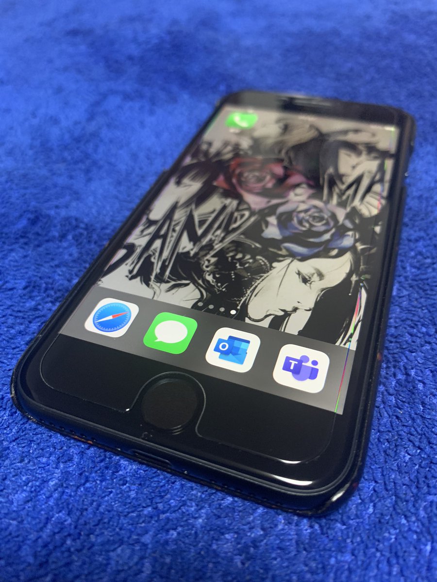 Chimaking 会社から与えられている携帯電話がガラケー からiphoneseにアップグレードしました ケースは先日から塗装していた愛車のドアミラーとおそろのカラーリング 速攻壁紙変更 Iphonese2 Bandmaid ラップペイント ラップペイント T Co