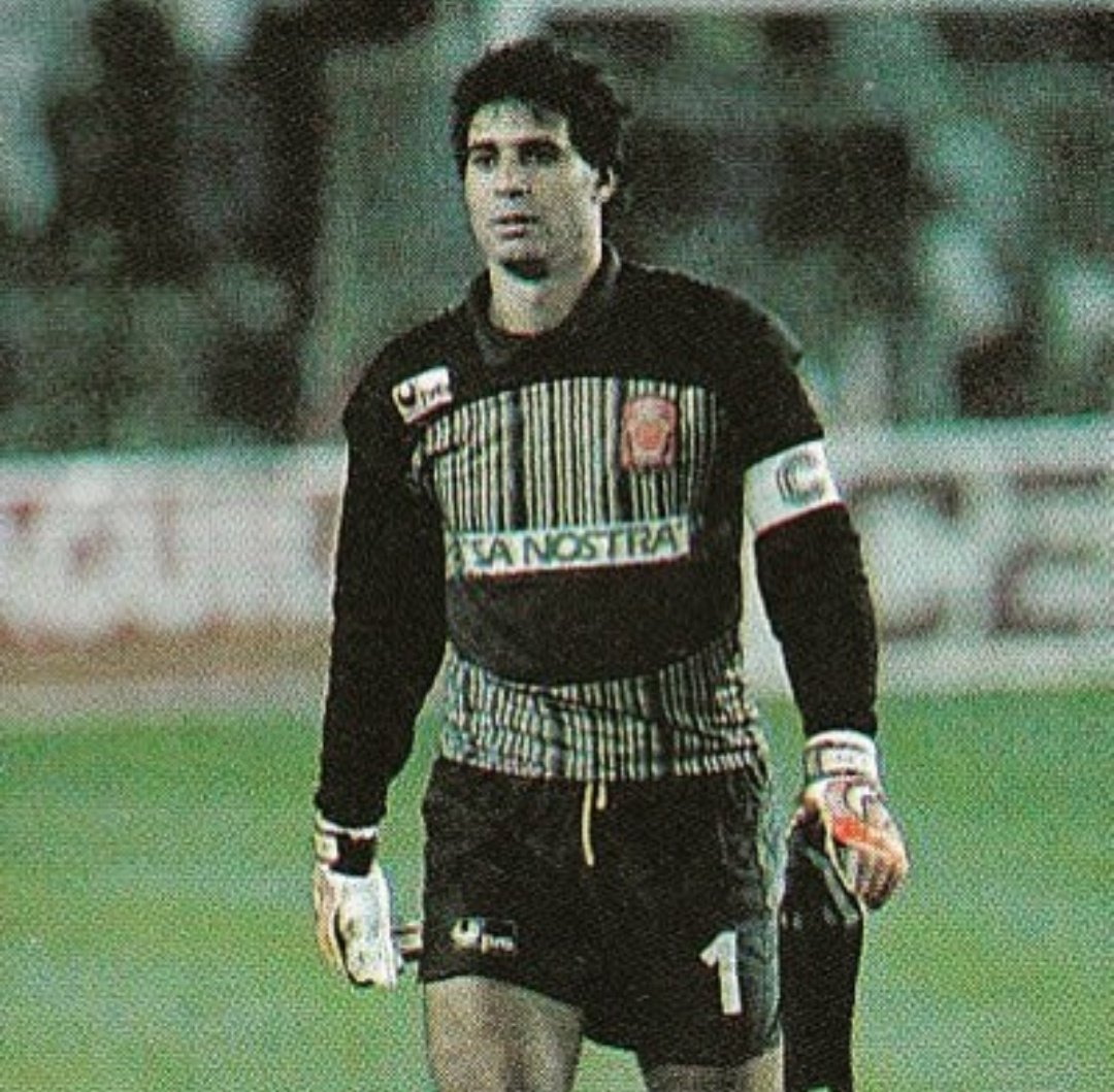 awddii's tweet photo. La FIFA a considéré Badou zaki comme le meilleur gardien de but d'Afrique de tous les temps https://t.co/nwaHWHie9r
