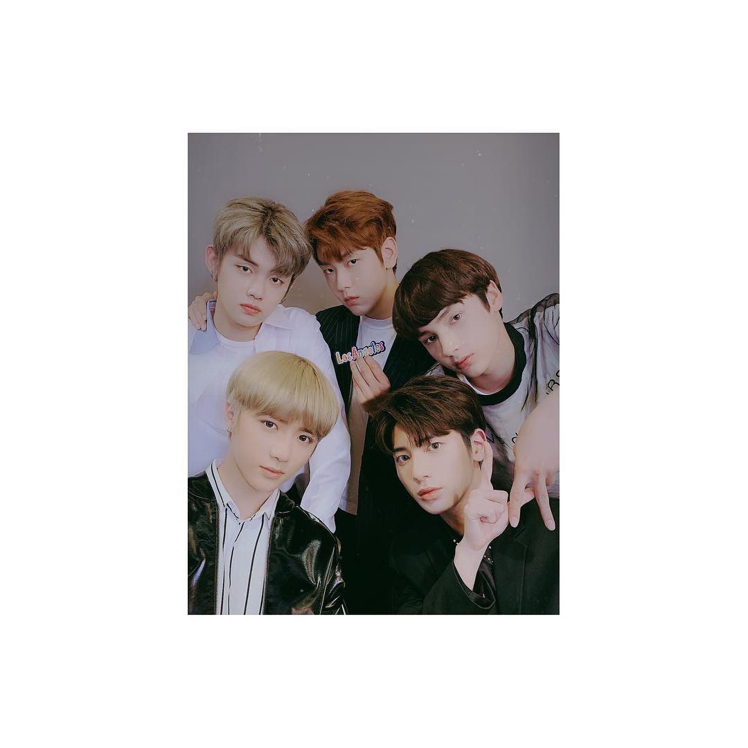 TXT_n_years_ago's tweet photo. 190529 TXT 공식 인스타그램
TOMORROW X TOGETHER rec. in Los Angeles #TXTrec
#투모로우바이투게더 #TXT #SOOBIN #YEONJUN #BEOMGYU #TAEHYUN #HUENINGKAI #수빈 #연준 #범규 #태현 #휴닝카이 #TOMORROW_X_TOGETHER #TXTSHOWCASE https://t.co/4ldFK3tyee