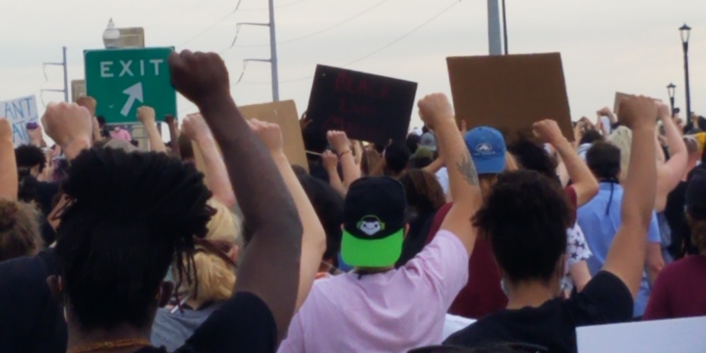 Antone_MN's tweet photo. I'm heartbroken for #GeorgeFloyd and our city. This was a senseless murder by #MPD that highlights the racial disparity in our country. Our actions must be peaceful so we can swiftly create a culture of change. #icantbreathe https://t.co/mGEWeWc7pV