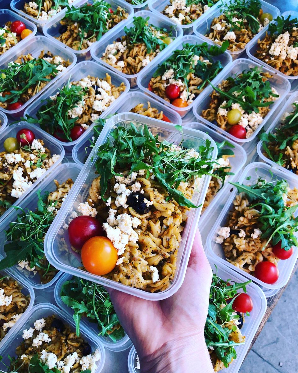 Can you believe it’s already the penultimate day of #FeedTheHeath!? 😲

Thank you to today’s servers: <a href="/SecretGardenCF/">Secret Garden Cafe, Bute Park Cardiff</a>, @RestaurantJS, Ivy &amp; @KitchenEarl. Pics from Secret Garden!

🌶 Pesto pasta with rocket &amp; feta
🍚6 bean chilli with rice and sour cream
🍓Berry &amp; Almond muffins