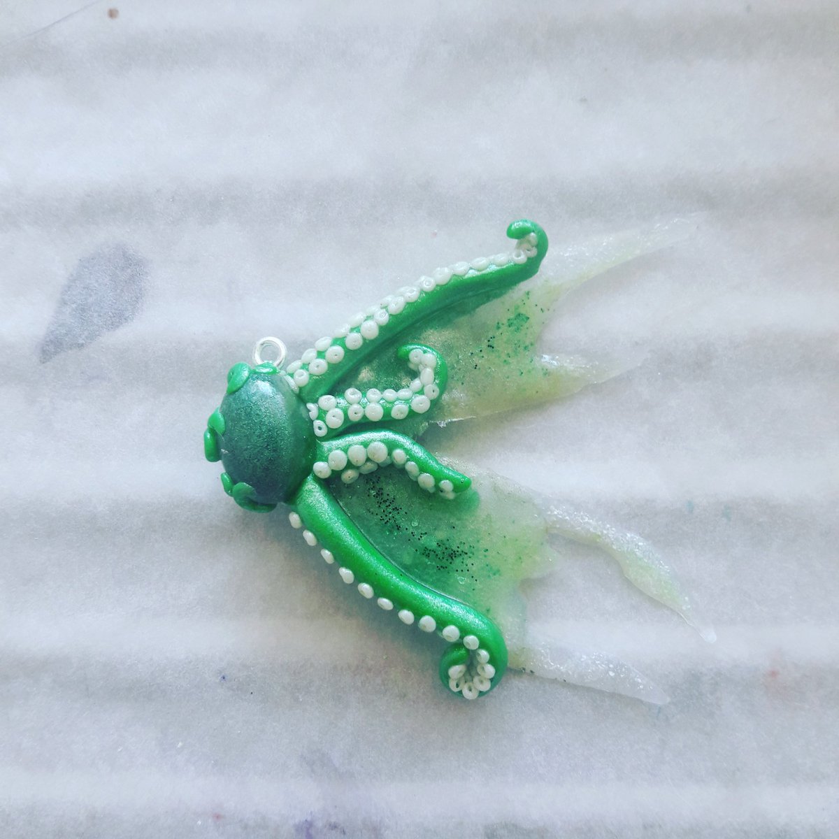 PoulpyCat's tweet photo. Creation of the day.
Aile de fée tentaculaire entièrement en Fimo et Fimo liquide.
#creationoftheday #handmade #DIY #fimo #PolymerClay #fairywings #tentacules https://t.co/0mjM3DxKGP
