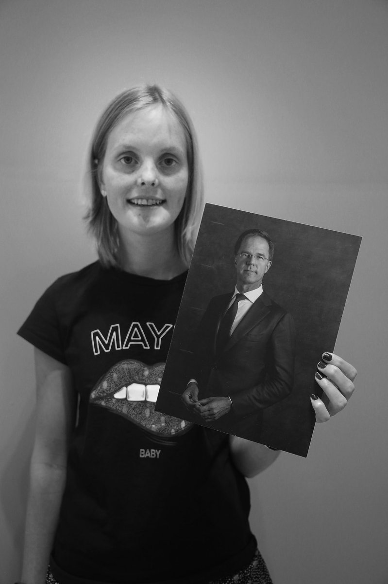 Social label ® tweet media