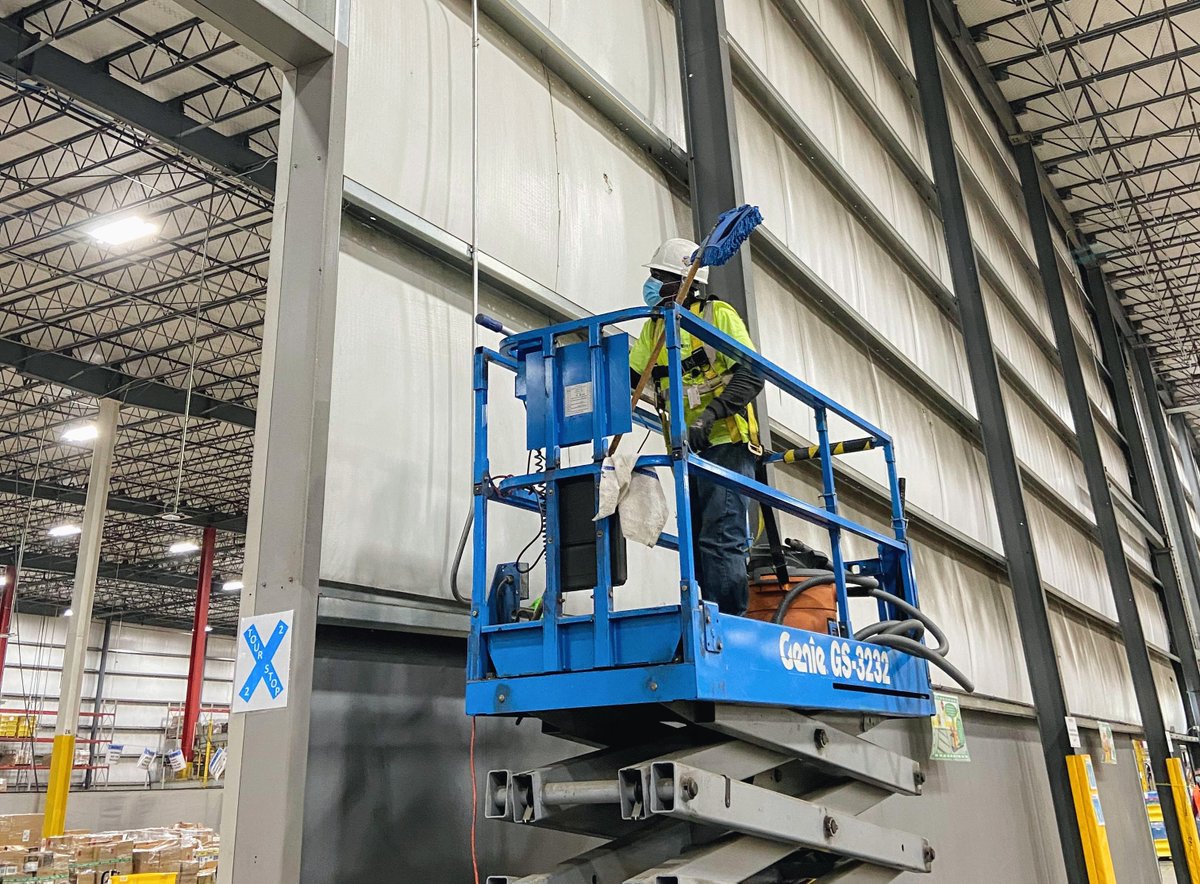 EvercorInc's tweet image. Say &quot;hi&quot; to high bay cleaning! 👋
Yet another service that can be performed safely by our technicians with proper PPE and distancing. We&apos;re cleaning and sanitizing every nook and cranny of our clients&apos; property in order to help them #WorkUninterrupted.
