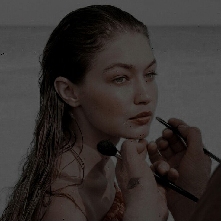 voracioustar's tweet image. .   * °　　 　　　 * ☆
　　  .  ˚  *   　　 　　.   * 　☆ 
             
             I am she whose touch freezes and whose                                           
                   glance turn to stone.