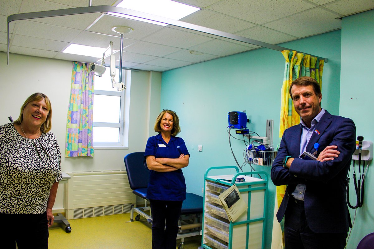 JSomers_'s tweet image. A socially distanced goodbye to an amazing nurse after 45 years of service.

Good luck Kathy Gracey, you will be missed by all of us at Sheffield Children’s Hospital.