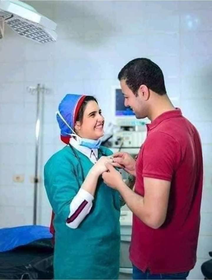 imrezmie's tweet photo. A Corona patient fell in love with the doctor who treated him. He took two months after that both of them got engaged in the hospital of Egypt
❤ https://t.co/VtcLQs4cEc
