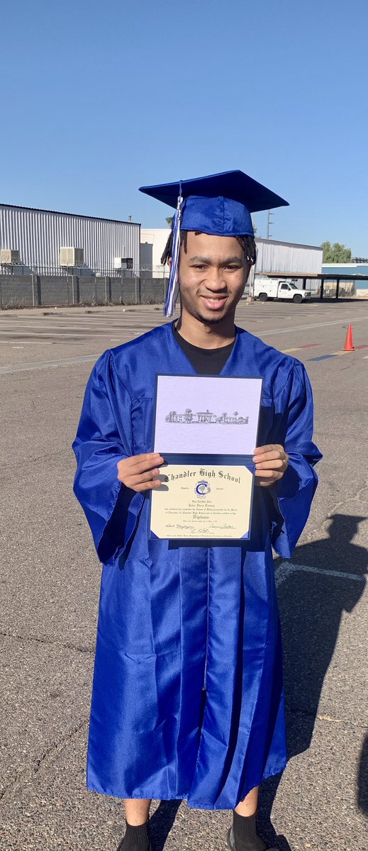ChandlerUnified's tweet image. Laptops were dispersed this morning for some of the 8,000 students who have registered for summer school, which begins June 1. Meanwhile Jalen Causey shows off his diploma &amp;amp; stole picked up earlier today @SOC_CHSWOLVES