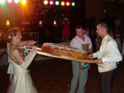 Nous avons AUSSI créé, la fameuse et l’unique, Danse de la brioche