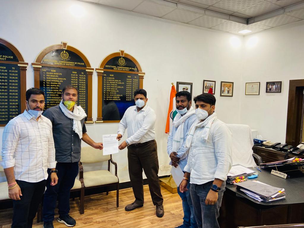 Nagesh_nsui6's tweet photo. Today met @DCPNewDelhi along with Delhi NSUI President @akshaylakra17 we submitted memorandum to @DelhiPolice regarding the rent issue facing by students in delhi, NSUI demand to take strict action against the PG/Room owners who are pressurising students for rent. https://t.co/ZU7Ez6ozWk